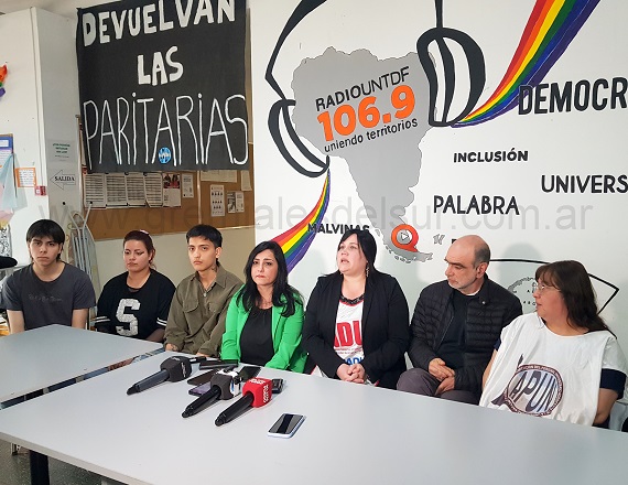 “El problema que avizoramos en la Universidad Pública es una política educativa del Gobierno nacional, en particular a la universitaria, que lleva a la privatización de la educación superior”, resaltó la Secretaria General de AFUDI, Andrea Ozamiz