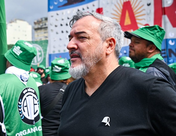 “Esta gente vino al Estado sólo a llenar sus bolsillos. Son mercenarios que cobran por hacer el trabajo sucio. Ahora les van a aumentar el sueldo a los funcionarios que más despidan”, indicó Rodolfo Aguiar.