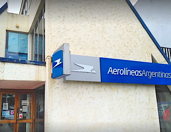 Al cuarto trimestre de 2024, la dotación de personal de Aerolíneas Argentinas se redujo a 10.401 empleados, lo que representa una baja interanual de 1.528 trabajadores.