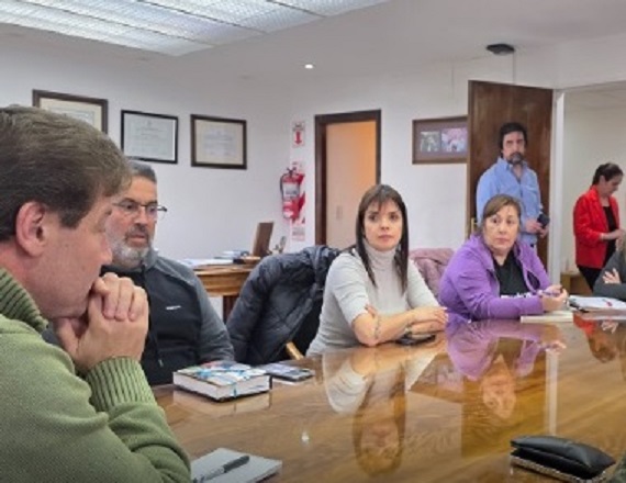 “El Ejecutivo manifestó su respaldo al proyecto de ley de financiamiento del sistema educativo provincial, aunque con modificaciones que incluirían la incorporación de nuevas fuentes de financiamiento”, indicó el SUTEF.