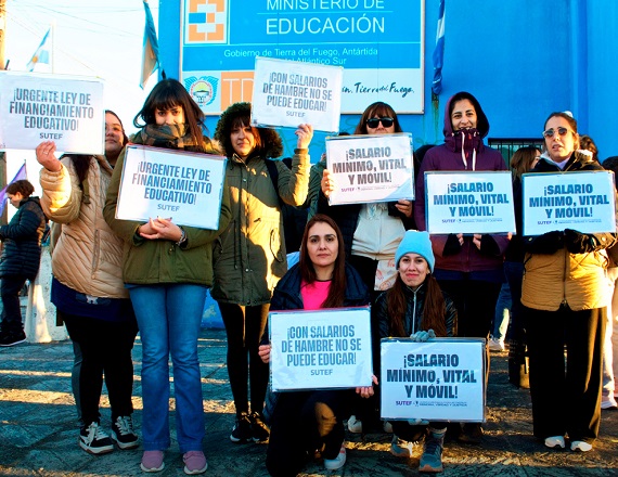 Por amplia mayoría de los mandatos, el Congreso Provincial de Delegados del SUTEF resolvió realizar un paro provincial de 24 horas con movilización el miércoles 4 de junio.