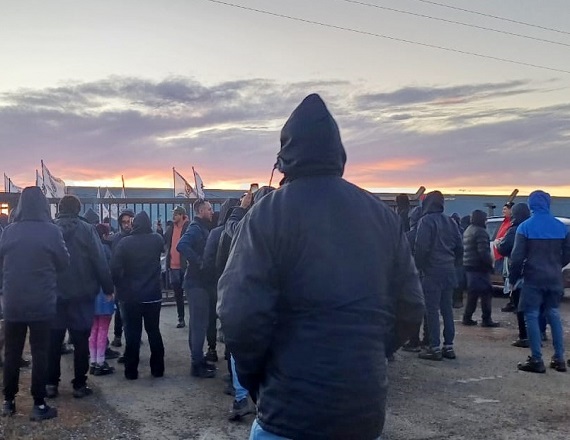 Los trabajadores de Midea-Carrier continúan desarrollando asambleas de 15 minutos por hora hasta completar 2 horas en repudio a la decisión de la empresa de no abonar los días de paro como sí lo están haciendo las demás empresas.