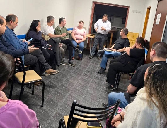 “La participación activa de los representantes del gremio en los colegios garantiza el poner en agenda del Gobierno las cuestiones a resolver y así mejorar las áreas críticas a cada institución”, destacaron desde AMET.