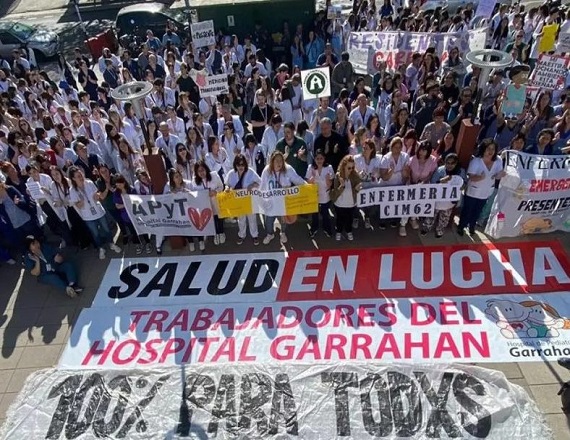 La Asociación de Profesionales y Técnicos del Hospital Garrahan denunció la incapacidad del Ministro de Salud nacional, Mario Lugones, para resolver la crisis salarial, que ya provocó la renuncia de más de 200 trabajadores del Hospital.