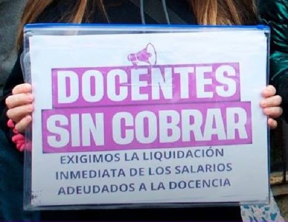 SUTEF resolvió consultar en las instituciones educativas de la provincia un paro con movilización provincial para exigir el tratamiento del proyecto de ley de financiamiento educativo, el pago de salarios adeudados, y aumento salarial.