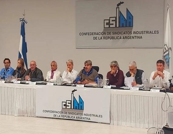 “Mientras las potencias globales como Estados Unidos, la Unión Europea y China protegen su trabajo e industria, en Argentina se eliminaron aranceles, programas de financiamiento y medidas de protección”, resaltaron desde la CSIRA.