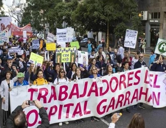 La Secretaria General de APyT, Norma Lezana, confirmó que ya son 224 Profesionales, junto a más de 20 Residentes, que ya renunciaron por los bajos salarios que deberían comenzar en 1.800.000 pesos, según la canasta básica.