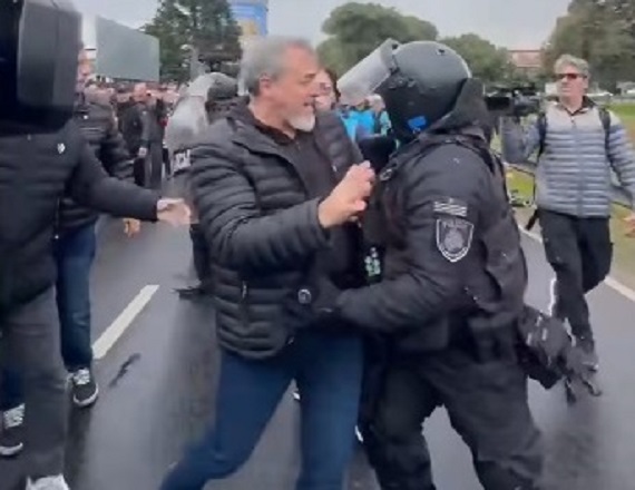 ATE realizó protestas en el Instituto industrial, en Colectora de General Paz 5.445. “Se trata del golpe final, de un tiro de gracia a la industria y la producción”, resaltó Rodolfo Aguiar, Secretario General del sindicato estatal.