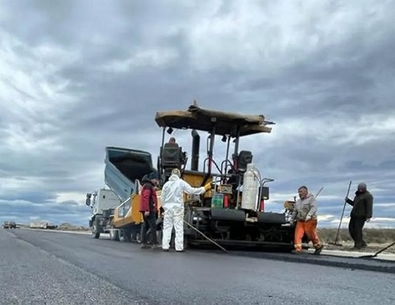 “Yo trabajaba en la ruta haciendo asfalto y era sereno, incluso colocaron maquinaria en el patio de mi casa sin darme nada a cambio”, comentó el trabajador despedido por la empresa constructora Zapco.