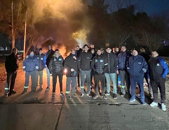 Los trabajadores denuncian que la empresa enfrenta un momento crítico, que se agrava con el modelo económico que promueve la apertura de las importaciones, por lo que advierten que está riesgo el cierre de la PR3.