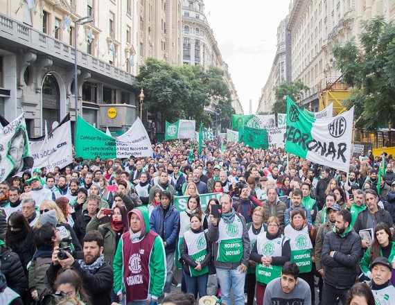 “Estamos frente a un decreto y una reglamentación manifiestamente ilegales, aun considerando las facultades extraordinarias que oportunamente fueron otorgadas”, indicó Rodolfo Aguiar, titular de ATE Nacional.