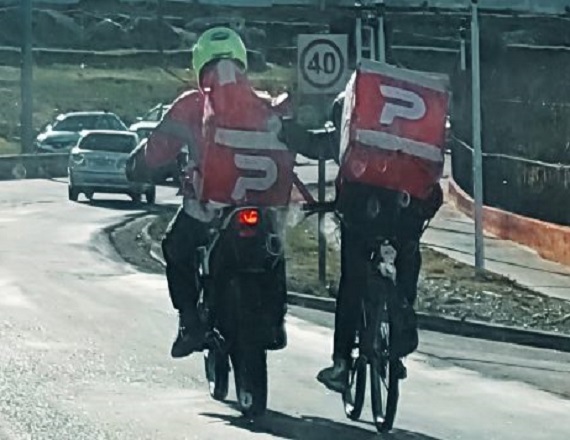 “Fue de mucha ayuda ya que esa subida es muy pesada y a mi bicicleta a veces le andan los cambios y a veces no”, dijo agradecido el trabajador de una reconocida aplicación de envíos.
