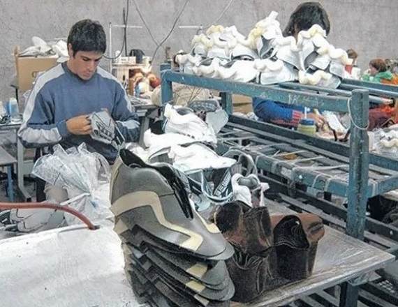 La empresa indicó que esta reestructuración es necesaria para garantizar la continuidad de las operaciones, al tiempo que reafirmó su compromiso con la producción local y el cumplimiento de sus obligaciones legales.