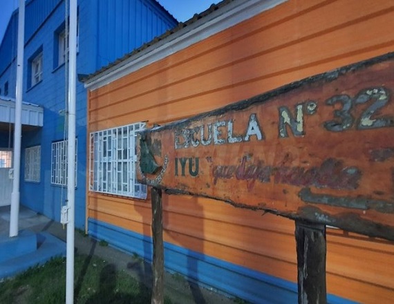 “Hechos de violencia como el ocurrido no son casuales, sino un reflejo de un contexto de crisis económica y social, en el que mediáticamente se ocupan de deslegitimar y atacar la lucha docente”, resaltó el SUTEF.