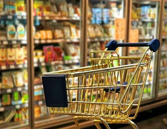 Llenar el changuito en el supermercado sigue siendo difícil para muchos consumidores cuyo poder adquisitivo se vio muy afectado por el mayor peso que tomaron los servicios dentro del presupuesto familiar.