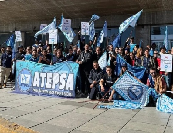 Los paros comenzarán el viernes a las 13 y afectarán a los despegues realizados entre ese horario y las 16. La misma medida se replicará entre las 19 y las 22 de ese día. El mismo esquema se repetirá el domingo 24 de agosto.
