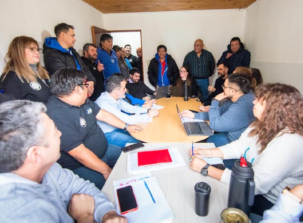 “El ítem antigüedad es algo que se venía trabajando hace rato y que veníamos pidiendo los sindicatos, por lo que el aumento de bolsillo de cada trabajador dependerá de la antigüedad de cada uno de ellos”, indicó Carlos Margalot.