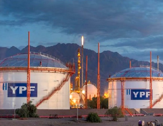 La actividad hidrocarburífera en Santa Cruz es uno de los motores de la economía provincial, por lo que la apertura de una mesa de diálogo entre gremios e YPF genera expectativas en los trabajadores.