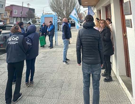 “Hasta el viernes este Registro estuvo trabajando de manera normal a pesar de la falta de pago, pero desde hoy los trabajadores están en la oficina pero no están prestando servicios”, indicó el titular de CEC, Daniel Rivarola.