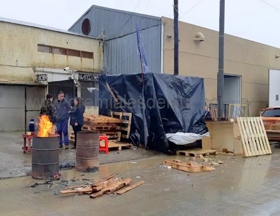 El dueño de Blanco Nieve informó a los trabajadores que, debido a deudas y a bajas ventas, las condiciones de pago se verán modificadas; los salarios de agosto no se pagarían en su totalidad y se planteó pagar en cuatro cuotas.