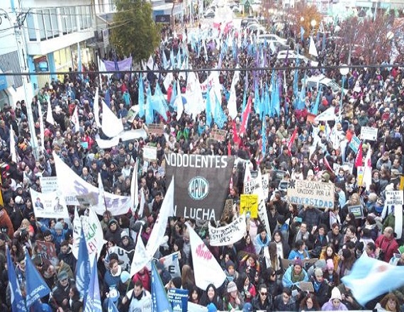 “El país necesita que Diputados respalde el funcionamiento de las Universidades y el salario docente”, sostuvo el Secretario General de FAGDUT seccional Tierra del Fuego, Lic. Fabio Seleme.