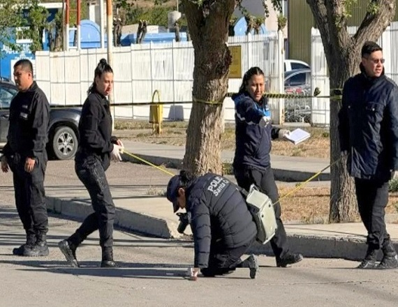 El ataque ocurrió este pasado martes en pleno centro de la ciudad de Caleta Olivia, cuando desconocidos abrieron fuego contra la sede del Sindicato Petrolero, Gas Privado y Energías Renovables de Santa Cruz.