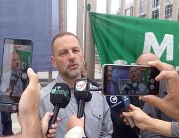 “No tendríamos que haber estado un minuto en un sistema carcelario que viola los derechos humanos y que todavía conserva prácticas ancladas en la dictadura”, sostuvo el Secretario General de ATE Córdoba, Federico Giuliani.