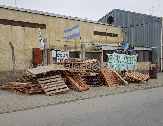 La empresa textil Blanco Nieve intentará pagar la mitad de las indemnizaciones amparándose en el artículo Nº 247 de la Ley de Contrato de Trabajo. Argumenta falta de trabajo no imputable a la empresa.