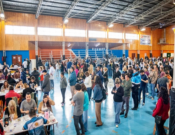 El proceso fue observado por una “Misión de Observación Electoral” compuesta por reconocidos juristas de todo el país, lo que legitimó al acto eleccionario, sentando un precedente histórico en materia de jurisprudencia electoral.