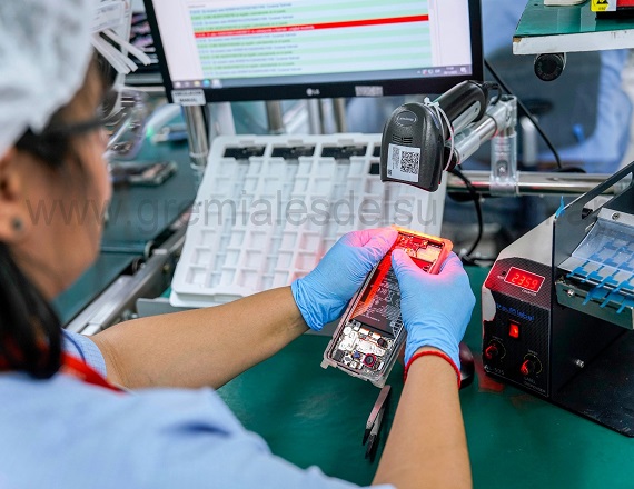 “Temo que esto se traduzca en una disminución de puestos de trabajo. Mi intuición es que podríamos ver una reducción del 30 al 40 por ciento en la mano de obra”, dijo hace un mes la Ministra de Trabajo Sonia Castiglione.