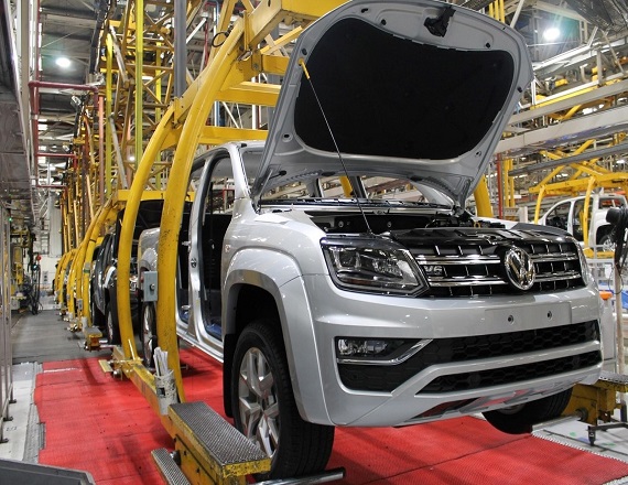 En la ciudad de Río Grande, provincia de Tierra del Fuego, se encuentran varias plantas dedicadas a la fabricación de componentes electrónicos y autopartes para la industria automotriz nacional.