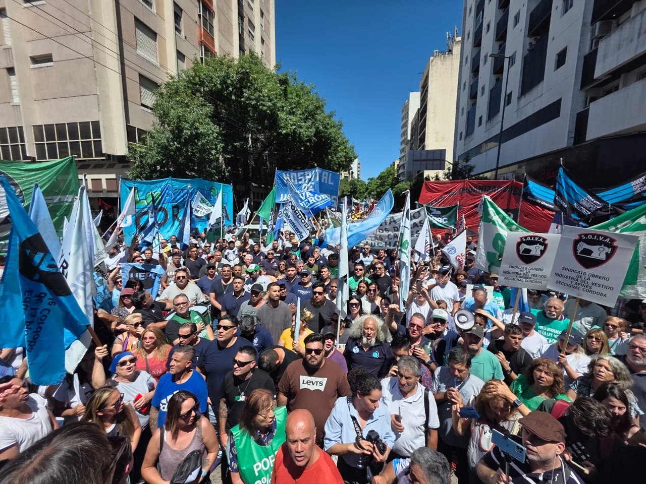 “La primera reforma debe ser la inclusión de las y los millones de trabajadores que no están registrados ni tienen acceso a los derechos que les pertenecen por su condición”, remarcaron los gremios de Córdoba.