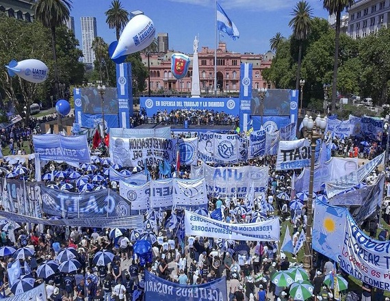 El clima político alrededor de la reforma se tensó aún más este jueves con la movilización convocada por la CGT, la CTA de los Trabajadores y la CTA Autónoma.