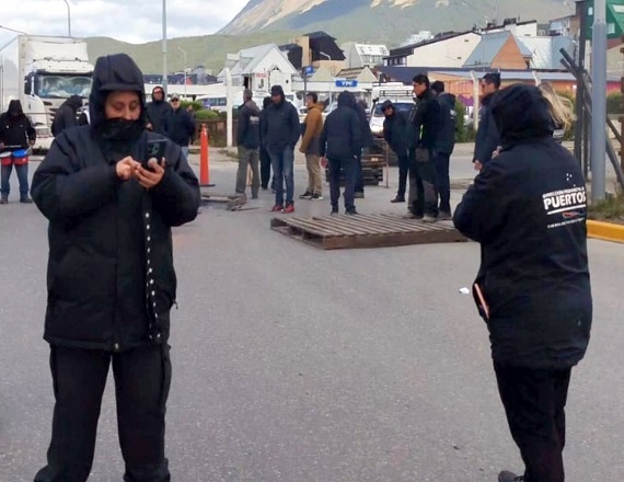 Los trabajadores no pudieron ingresar a cumplir con sus labores ya que la Intervención de se lo prohibió, por lo que los trabajadores manifestaron la incertidumbre en relación a la situación laboral del sector.