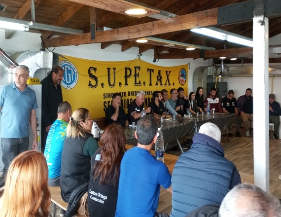 Reforma Laboral, quita de aranceles a las importaciones, y el rechazo a la intervención del Puerto de la ciudad de Ushuaia, son los temas principales que se abordaron este lunes 26 de enero en la sede de SUPeTax de Río Grande.