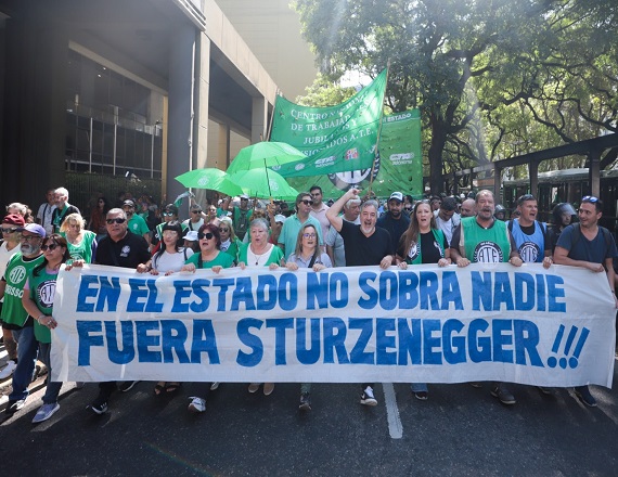 “Esto nos pone frente a una nueva ola de despidos, en este caso de todos aquellos que están cerca de jubilarse. No existen precedentes. Vulnera el derecho constitucional a la previsión social”, remarcó Rodolfo Aguiar.