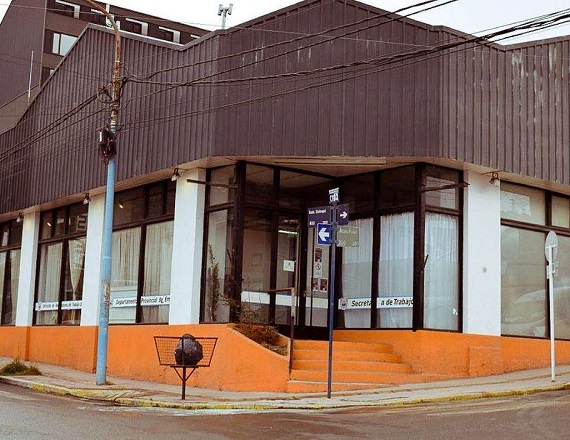 Como alternativa, también podrán inscribirse de manera presencial en la Delegación del Ministerio de Trabajo y Empleo, sita en calle Juana Fadul N° 204, de lunes a viernes de 8 a 15:30 horas.