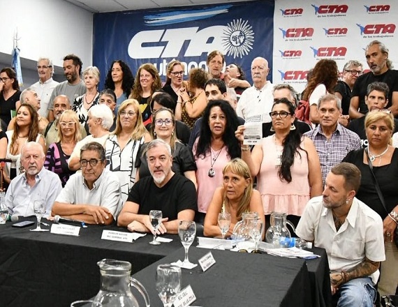 “Este proyecto es de las corporaciones empresarias y del FMI y arrasa con todos nuestros derechos. Se tiene que caer completo”, remarcó el Secretario General de ATE Nacional, Rodolfo Aguiar.