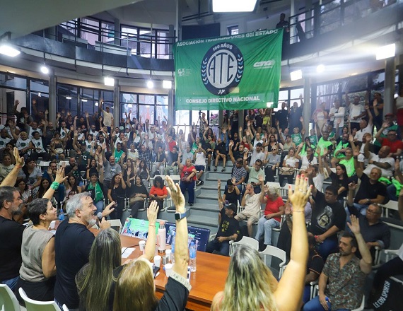 “Aunque una de las centrales no haya convocado, igual hay legalidad. Todos los trabajadores del sector público y de las distintas ramas de la actividad privada están amparados porque las CTA tienen personería jurídica”, remarcó Aguiar.