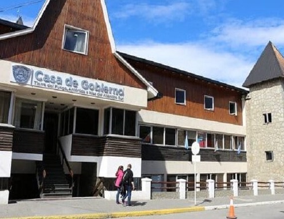 El llamado del Gobernador Melella se da en el marco de reclamos de las organizaciones sindicales a paritarias salariales, y contra el atraso del pago de los salarios del mes de febrero.