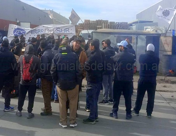 “Este jueves, en el ámbito de la Comisión de Economía, vamos a llevar adelante la reunión de Comisión visibilizando los despidos, no solo de Tierra del Fuego, sino la situación federal que se vive”, indicó Andrea Freites.