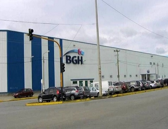 La decisión de BGH afectará a más de 800 trabajadores entre operarios de UOM, supervisores de ASIMRA, y los denominados fuera de convenio. También podría afectar a la Cooperativa Tierra del Fuego (ex AUDIVIC).