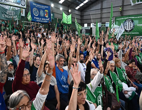 “Reivindicamos el derecho a la protesta, la huelga y todas las formas legítimas de lucha colectiva como herramientas esenciales para defender al pueblo trabajador”, señaló el FreSU.