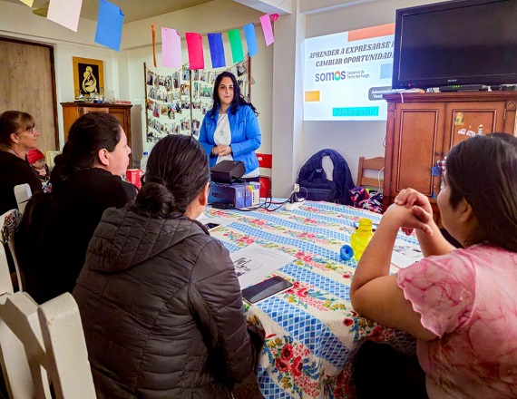 El objetivo es que quienes se encuentran en la búsqueda de trabajo logren afrontar con efectividad instancias como entrevistas laborales, presentaciones personales y otros desafíos propios del mercado laboral.