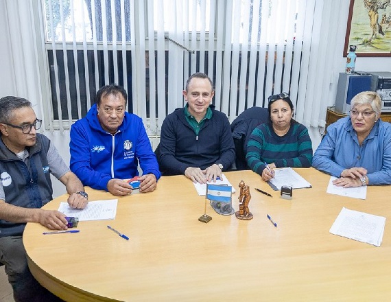 Esta decisión impactará en todos los ítems, incluyendo las becas estudiantiles, como así también en los haberes jubilatorios para lo cual se informará de manera inmediata a la Caja de Previsión a efectos de agilizar.