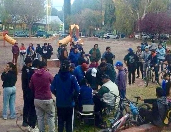 Unas 300 personas acreditaron ante distintas compañías del sector que tienen domicilio en la zona y experiencia en el rubro. Ninguna fue convocada siquiera a una entrevista.