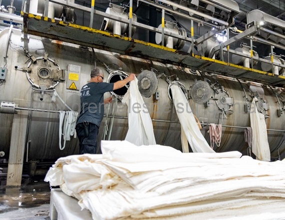 El informe indica que la industria opera al 36,6% de su capacidad instalada, el nivel más bajo para el primer cuatrimestre desde 2020. Paralelamente, las importaciones de ropa lista para vestir crecieron un 73% en volumen.