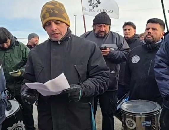 La UOM Río Grande denunció ante el Ministerio de Trabajo que Mirgor impidió el ingreso de un número aproximado de 300 trabajadores, y calificó la medida como en “un accionar absolutamente artero, improcedente y no ajustado a derecho”.