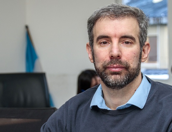 “Si el Legislador Selzer no está dispuesto a convocar, solicitamos al resto de los legisladores que integran la Comisión Nº 4 que actúen y garanticen su convocatoria. La educación pública no puede seguir esperando”, reclamó el SUTEF.