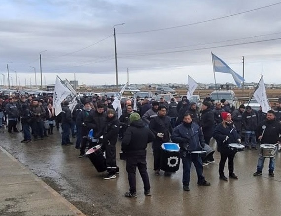 La medida de fuerza de la UOM estará acompañada con movilizaciones y una concentración de trabajadores frente al ingreso principal de la planta fabril del Grupo Mirgor ubicada en la calle Einstein Nº 1.111.